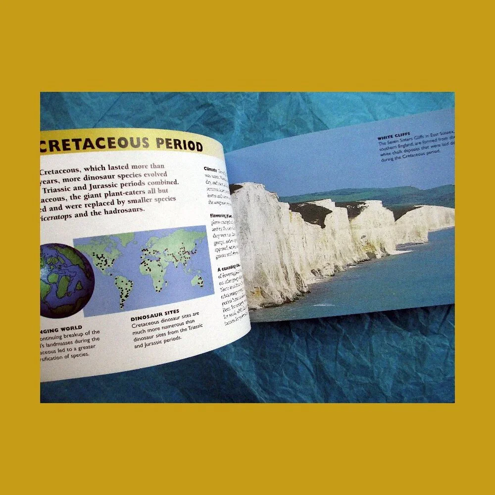 Book - The Little Guides: Dinosaurs, ed. by Dr. Paul Willis - Picture 5 of 16